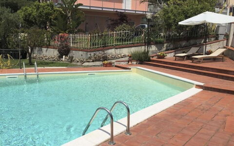 Dada: Water, Plant, Building, Swimming Pool, Azure, Window, Tree, Chair, Body Of Water, Outdoor Furniture