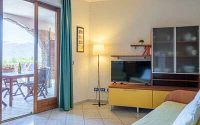 Residenza Agrifoglio 400.10: Furniture, Television, Wood, Comfort, Couch, Chair, Interior Design, Building, Living Room, Table