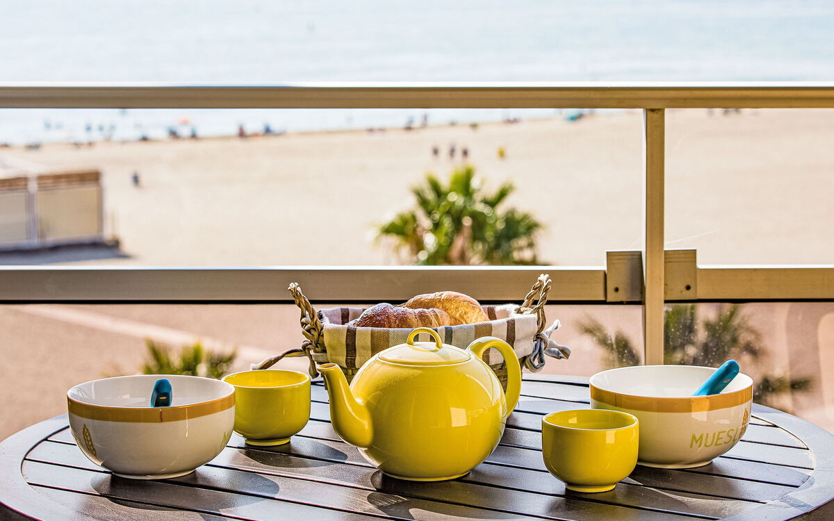 Accommodation:&nbsp;Le Beach 650.26