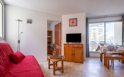 Accommodation:&nbsp;Le Beach 650.14