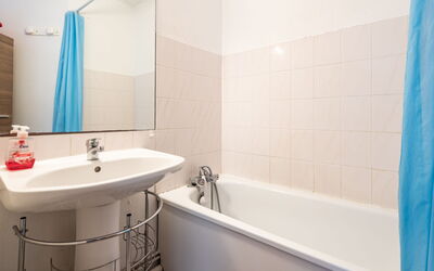 Accommodation:&nbsp;Le Beach 650.14