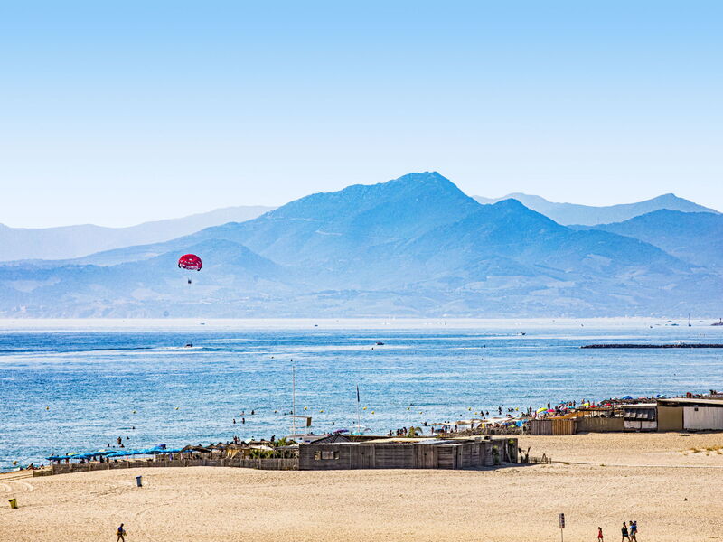 Accommodation:&nbsp;Le Beach 650.26