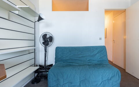 Canet-Plage 670: Property, Furniture, Building, Comfort, Azure, Wood, House, Floor