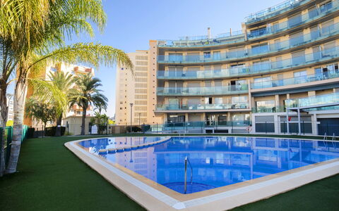 Borumbot: Sky, Building, Plant, Daytime, Property, Swimming Pool, Water, Azure, Tree, Architecture