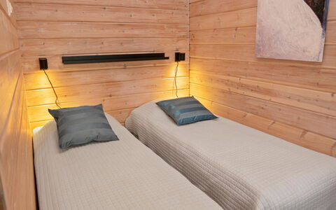 Villa Jaloranta a: Wood, Snow, Cottage, Winter, Roof, Home, Freezing, Log Cabin, Siding, Slope