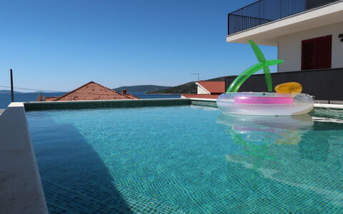 Trogir Vranjica 601: Water, Sky, Building, Azure, Swimming Pool, Body Of Water, House, Leisure, Aqua, Resort Town