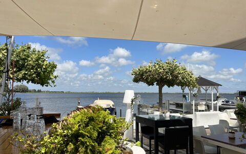 Campi 400: Cloud, Sky, Table, Property, Plant, Furniture, Tree, Shade, Outdoor Furniture, Chair