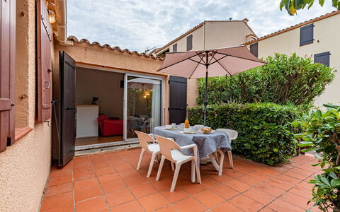 Le Hameau des Capellans: Plant, Property, Sky, Building, Cloud, Table, Window, Flooring, Chair, Road Surface
