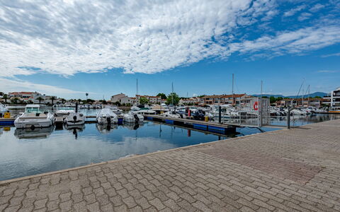 Le Hameau des Capellans: Cloud, Water, Sky, Boat, Water Resources, Watercraft, Azure, Coastal And Oceanic Landforms, Lake, Horizon