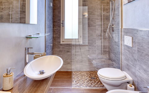 Casa Matilde - Villa Alle Cascine, Imperia: Plumbing Fixture, Tap, Property, Sink, Building, Purple, Bathroom, Bathroom Sink, Mirror