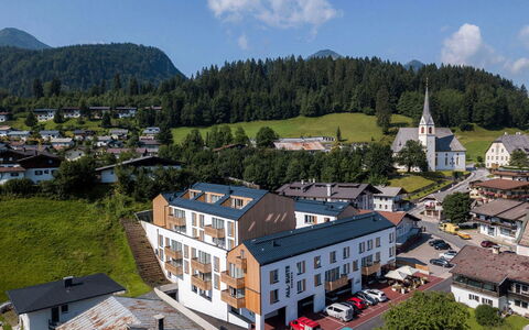Typ 2 All Suite Innallfi 6P: Sky, Cloud, Daytime, Property, Building, Tree, Nature, Window, Plant, Mountain
