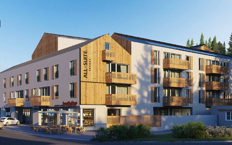 Typ 2 All Suite Innallfi 6P: Sky, Building, Window, Plant, Wheel, Urban Design, Residential Area, Material Property, Condominium