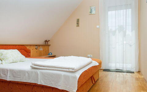 Leon: Building, Property, Furniture, Comfort, Wood, Shade, Bed Frame, Flooring, Bed