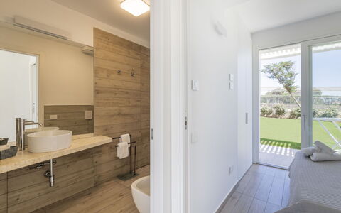 Stintino 637: Wood, Bathroom, Plumbing Fixture, Sink, Tap, Floor, Flooring, Window, Hardwood