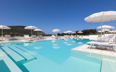 Stintino 637: Water, Sky, Swimming Pool, Azure, Umbrella, Outdoor Furniture, Sunlounger, Shade, Building, Leisure