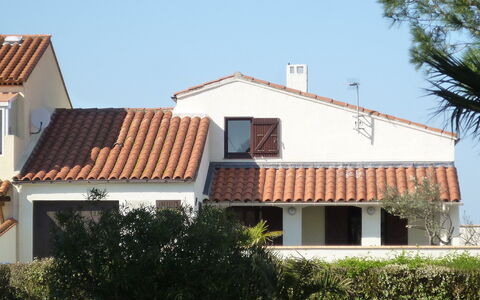 Lotissement du Stade: Sky, Plant, Building, Property, Window, House, Land Lot, Tree, Wood