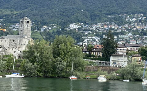 San Quirico: Water, Building, Boat, Watercraft, Lake, Tree, Watercourse, Bank, City, Natural Landscape