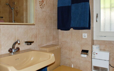 San Quirico: Brown, Mirror, Property, Sink, Plumbing Fixture, Tap, Bathroom Sink, Bathroom, Purple, Interior Design