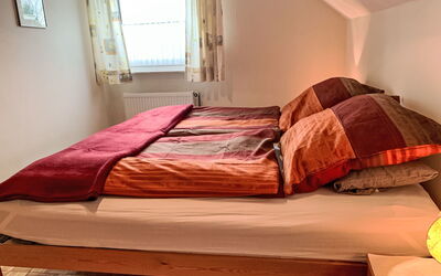 Accommodation:&nbsp;Peters 165.1