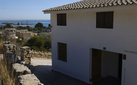 Pino: Plant, Window, Property, Sky, Building, House, Real Estate, Facade, Landscape