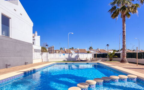 Dénia 836: Water, Sky, Building, Property, Daytime, Plant, Swimming Pool, Blue, Azure, Lighting