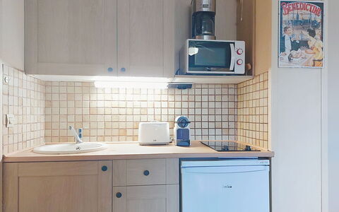 Saint Cyprien 250: Major Appliance, Countertop, Kitchen Appliance, Kitchen, Interior Design, Sink, Plumbing Fixture, Cabinetry, Tap, Plumbing
