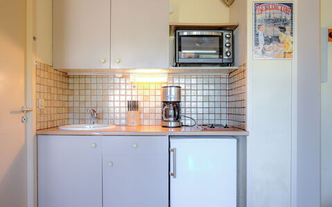 Saint Cyprien 250: Cabinetry, Kitchen Appliance, Kitchen, Building, House, Floor, Flooring, Clock, Wood