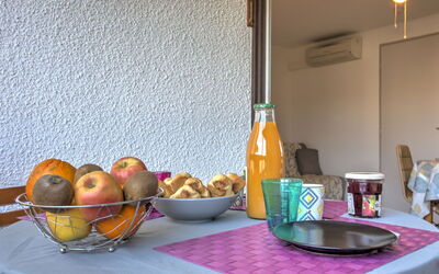 Accommodation:&nbsp;Les Mas de la Mer 250.18