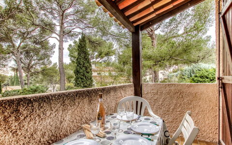 Saint Cyr sur Mer les Lecques 255: Table, Property, Furniture, Plant, Tableware, Tree, Shade, Chair, Building, Outdoor Furniture
