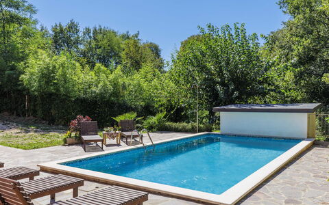 Vinka: Water, Plant, Property, Swimming Pool, Sky, Azure, Shade, Body Of Water, Rectangle, Architecture