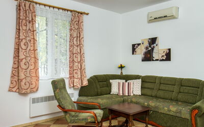 Accommodation:&nbsp;Twin Back 211.2
