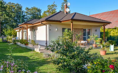 Balatonboglar 211: Flower, Plant, Sky, Building, Property, Window, Nature, Leaf, Botany, House