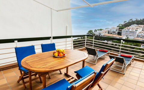 Willis: Furniture, Table, Property, Sky, Cloud, Azure, Wood, Building, Outdoor Furniture, Interior Design