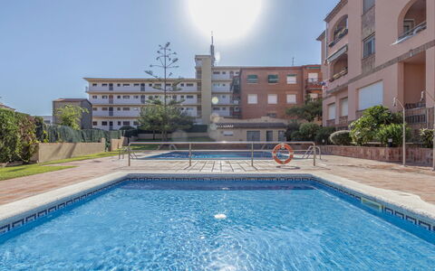 Torrepuerto: Water, Plant, Building, Sky, Property, Daytime, Window, Swimming Pool, White, Light