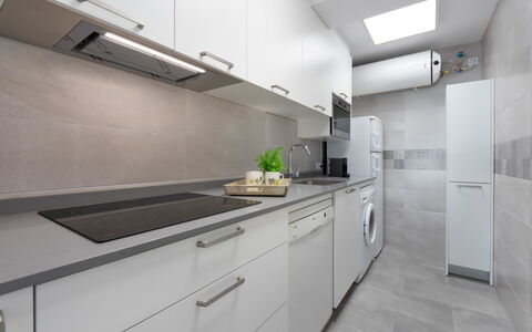 Reus Mediterraneo: Cabinetry, Countertop, Building, Property, Furniture, Kitchen Stove, Kitchen Appliance, Interior Design, Kitchen, Tap