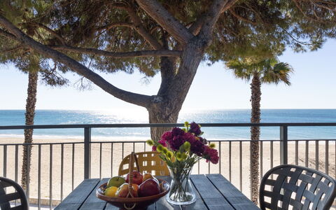 Reus Mediterraneo: Sky, Water, Table, Plant, Furniture, Property, Chair, Flower, Flowerpot, Building