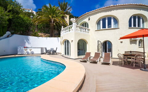 Cielo Azul: Water, Cloud, Sky, Blue, Building, Swimming Pool, Plant, Azure, Window, Tree