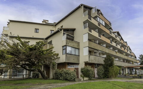 La Pecherie: Cloud, Sky, Plant, Building, Window, Tree, Land Lot, Urban Design, Grass, Condominium