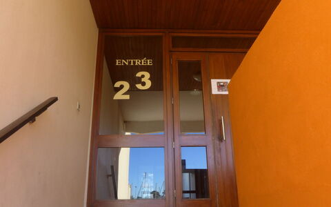 La Pecherie: Door, Building, Wood, Window, Hardwood, Home Door, Ceiling, Tints And Shades, Facade
