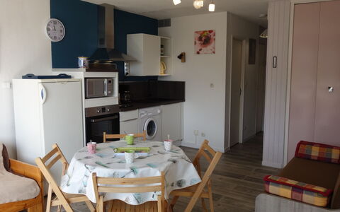 Marina 2: Furniture, Property, Table, Chair, Wood, Building, Living Room, Interior Design, Home Appliance