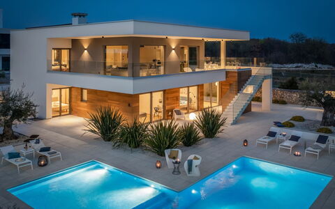 Old Olive Vii: Water, Property, Plant, Building, Light, Swimming Pool, Azure, Blue, Window, Lighting