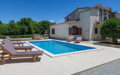 Čulina: Sky, Building, Property, Plant, Swimming Pool, Window, House, Tree, Shade, Water
