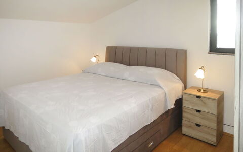Čulina: Furniture, Property, Comfort, Light, Building, Wood, Textile, Shade, Lighting