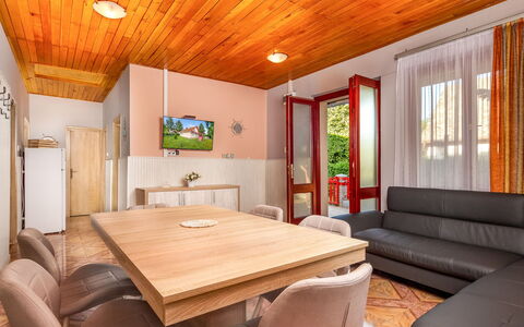 Silver Pinea: Table, Furniture, Property, Chair, Wood, Architecture, Comfort, Floor, Flooring, Interior Design