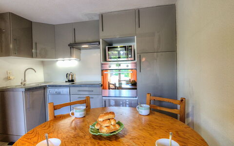 Port Sud: Room, Property, Furniture, Interior Design, Kitchen, House, Building, Floor, Home, Table