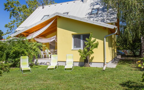 Francois: Plant, Sky, Property, Building, Window, Tree, House, Shade, Land Lot, Grass