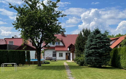 Sudoměřice: Cloud, Plant, Sky, Building, Property, Window, Tree, Land Lot, Grass, House