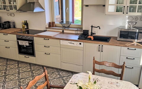 Sudoměřice: Kitchen, Cabinetry, Flooring, Countertop, Wood, Kitchen Appliance, Furniture, Drawer, Interior Design, Major Appliance