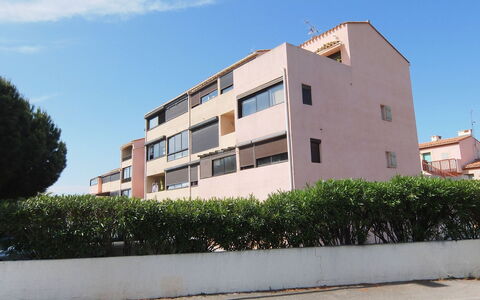 Les Terrasses Fleuries: Sky, Plant, Building, Daytime, Property, Window, Cloud, Land Lot, Architecture, Urban Design