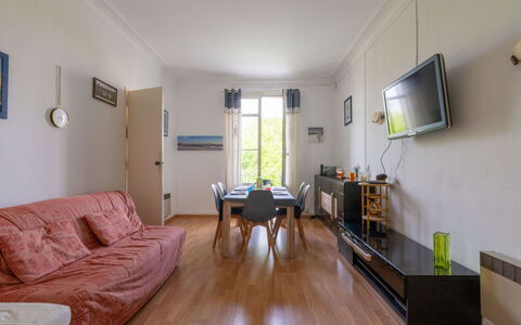 Arcachon 596: Couch, Furniture, Wood, Building, Living Room, Comfort, Architecture, Interior Design, Table, Houseplant